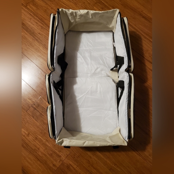 Travel changing table - Picture 7 of 12